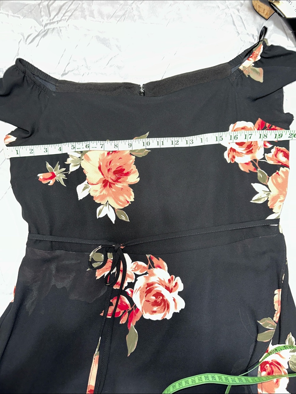 Sz L⭐️New Le Chateau Luxury Line Black Floral Faux Wrap  Dress PTP 20 - Picture 5 of 13